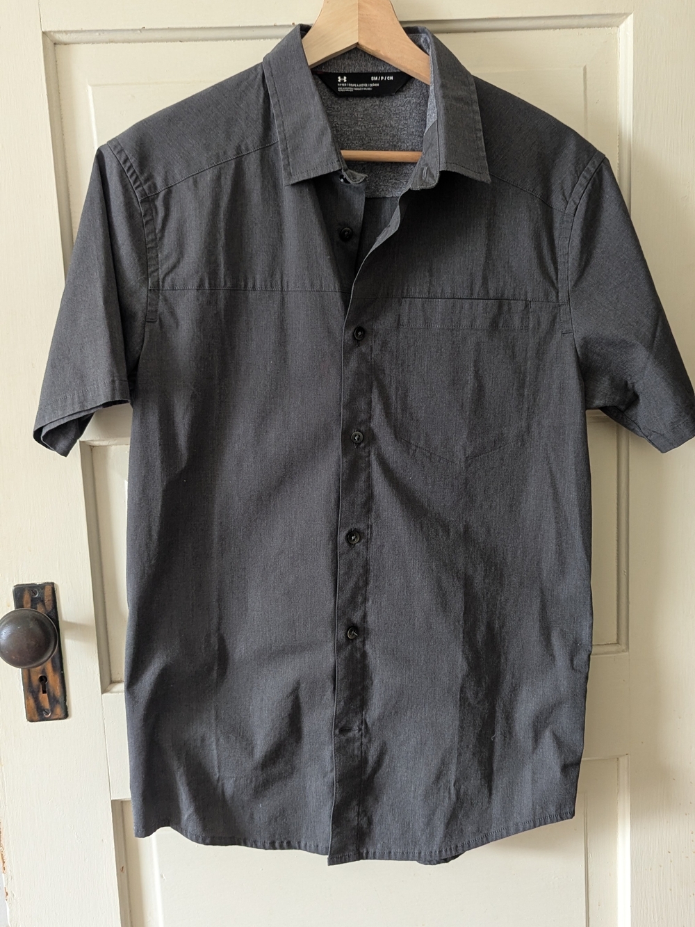 Under Armour Men's Short-Sleeve Button-Down Shirt in Charcoal